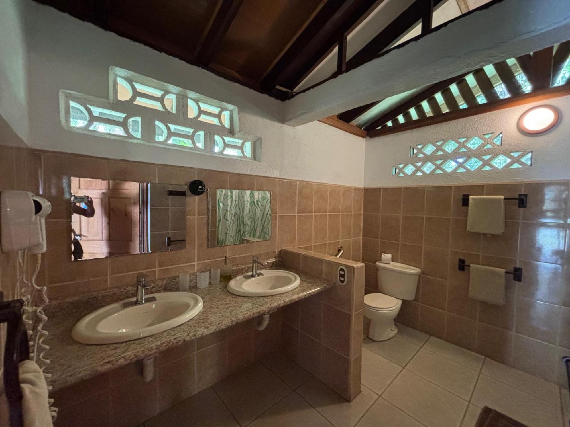 Hotel Suizo Loco Lodge & Resort Cahuita Buitenkant foto