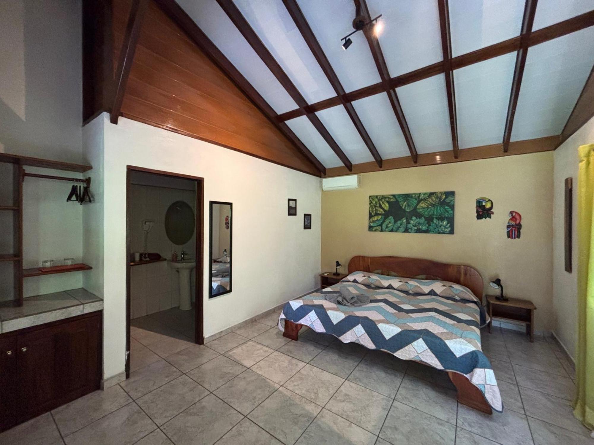 Hotel Suizo Loco Lodge & Resort Cahuita Buitenkant foto