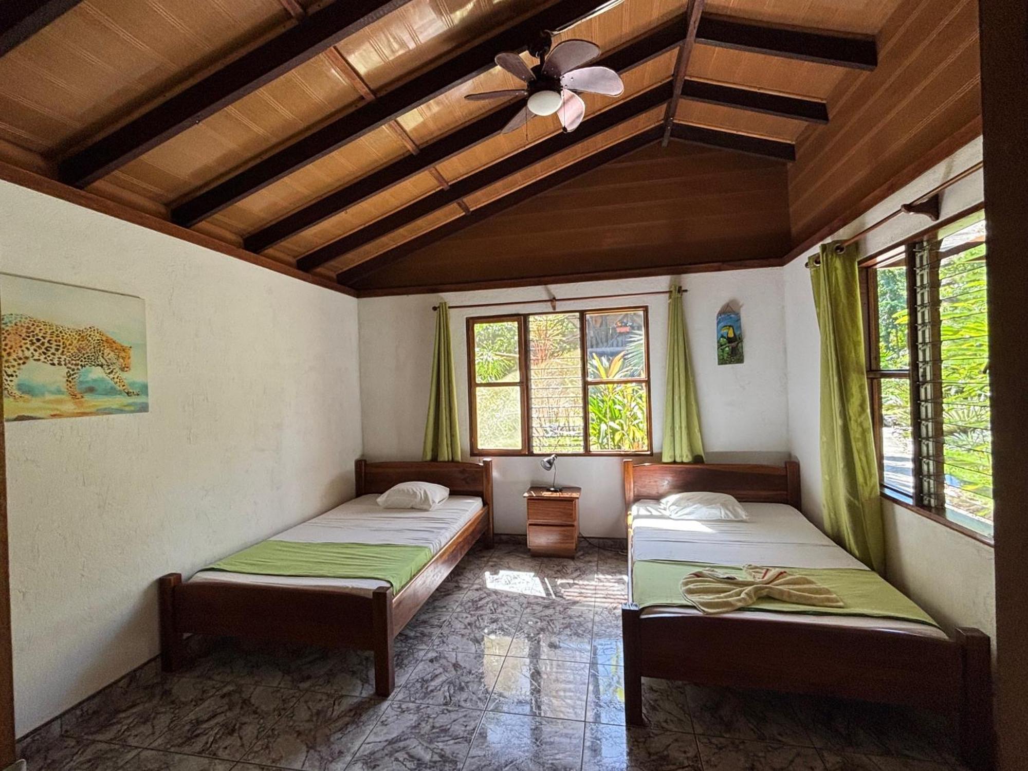 Hotel Suizo Loco Lodge & Resort Cahuita Buitenkant foto