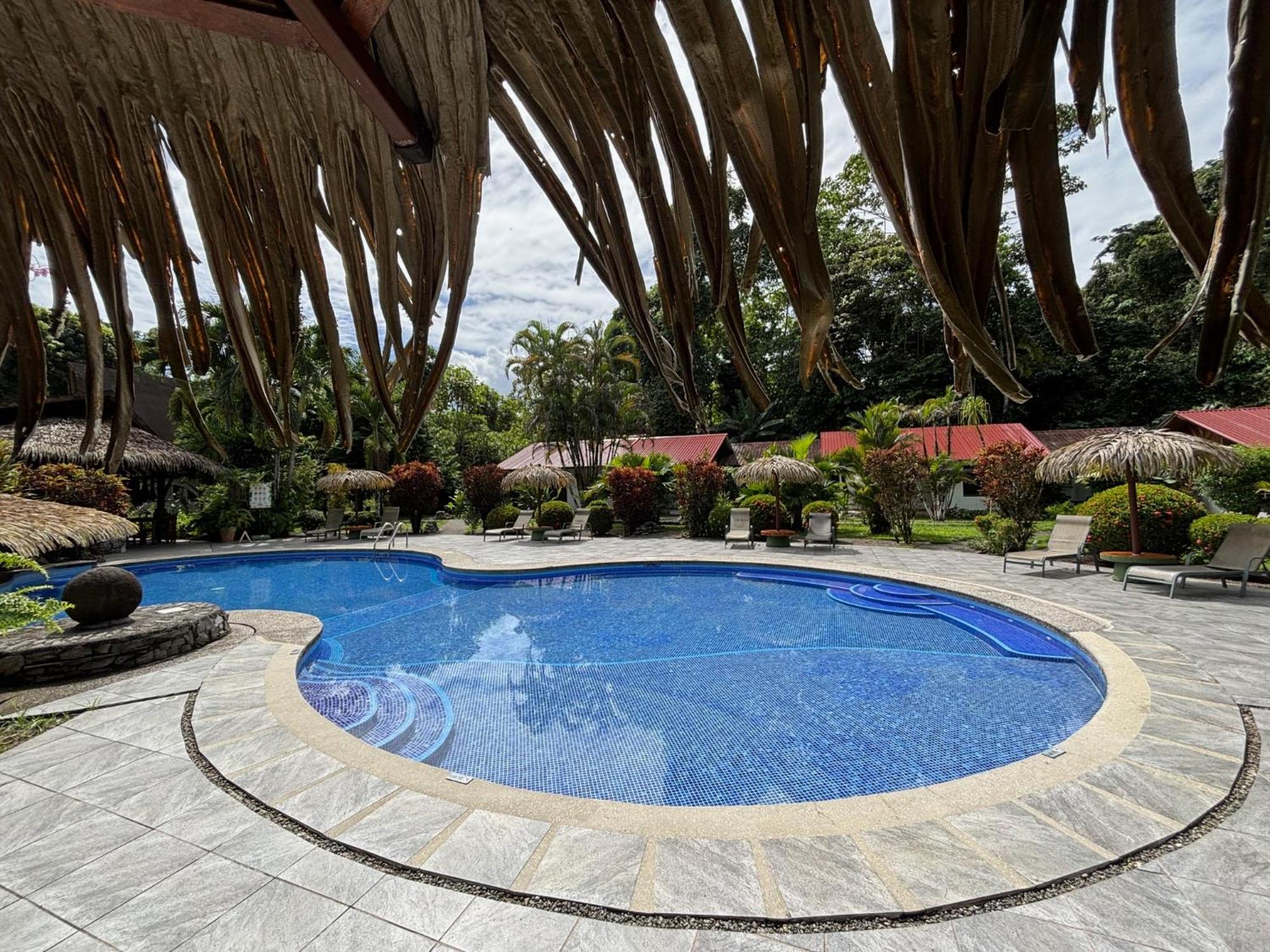Hotel Suizo Loco Lodge & Resort Cahuita Buitenkant foto