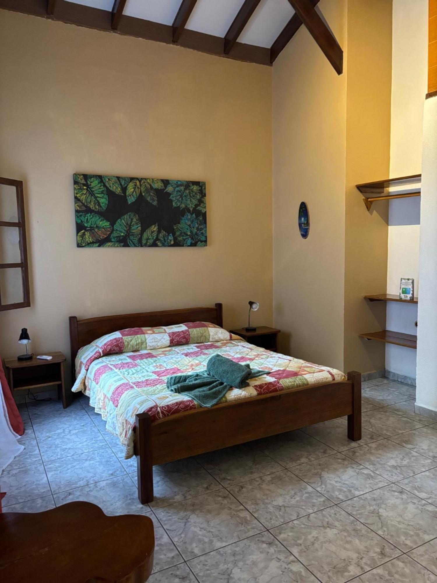 Hotel Suizo Loco Lodge & Resort Cahuita Buitenkant foto