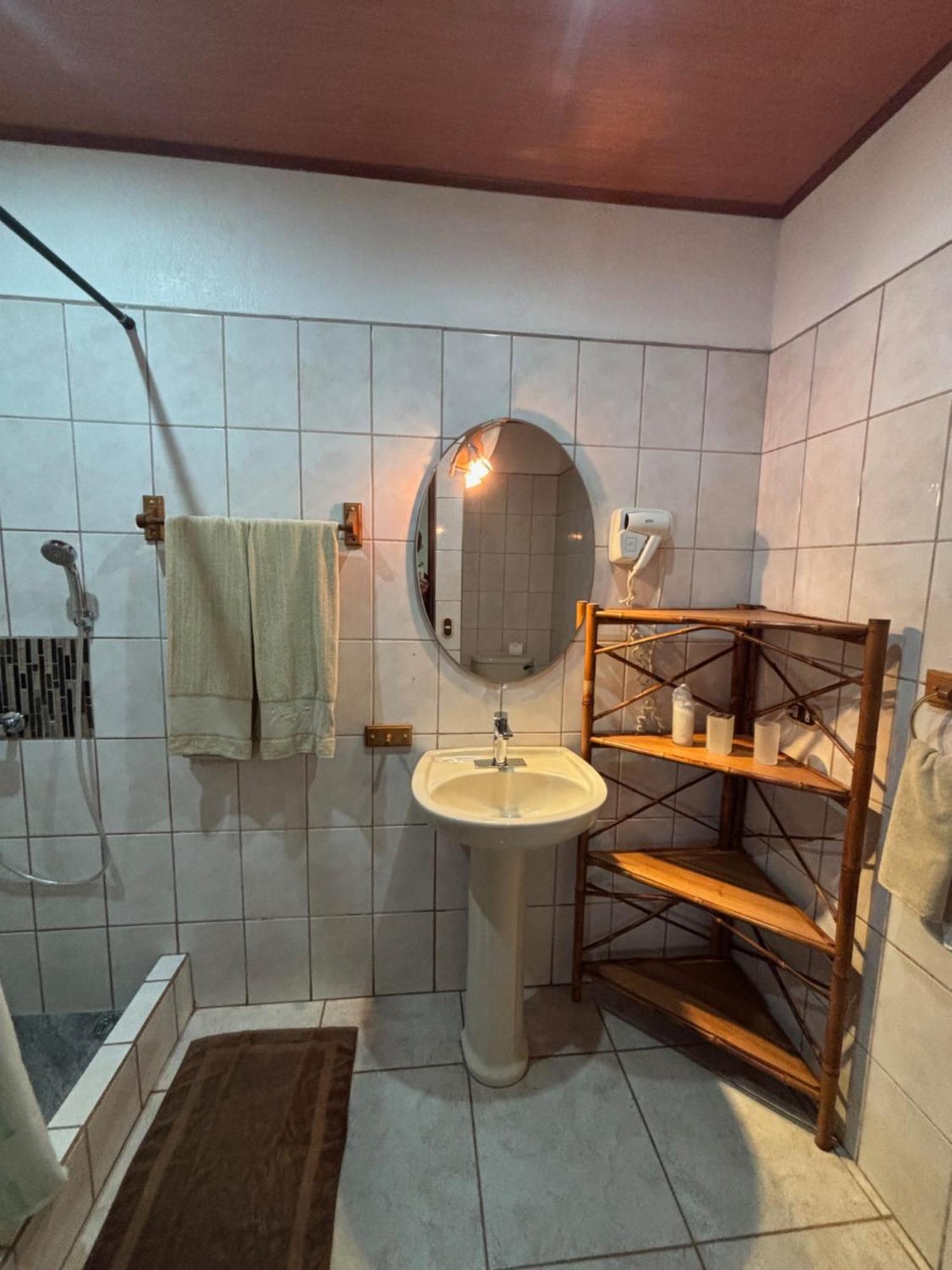 Hotel Suizo Loco Lodge & Resort Cahuita Buitenkant foto