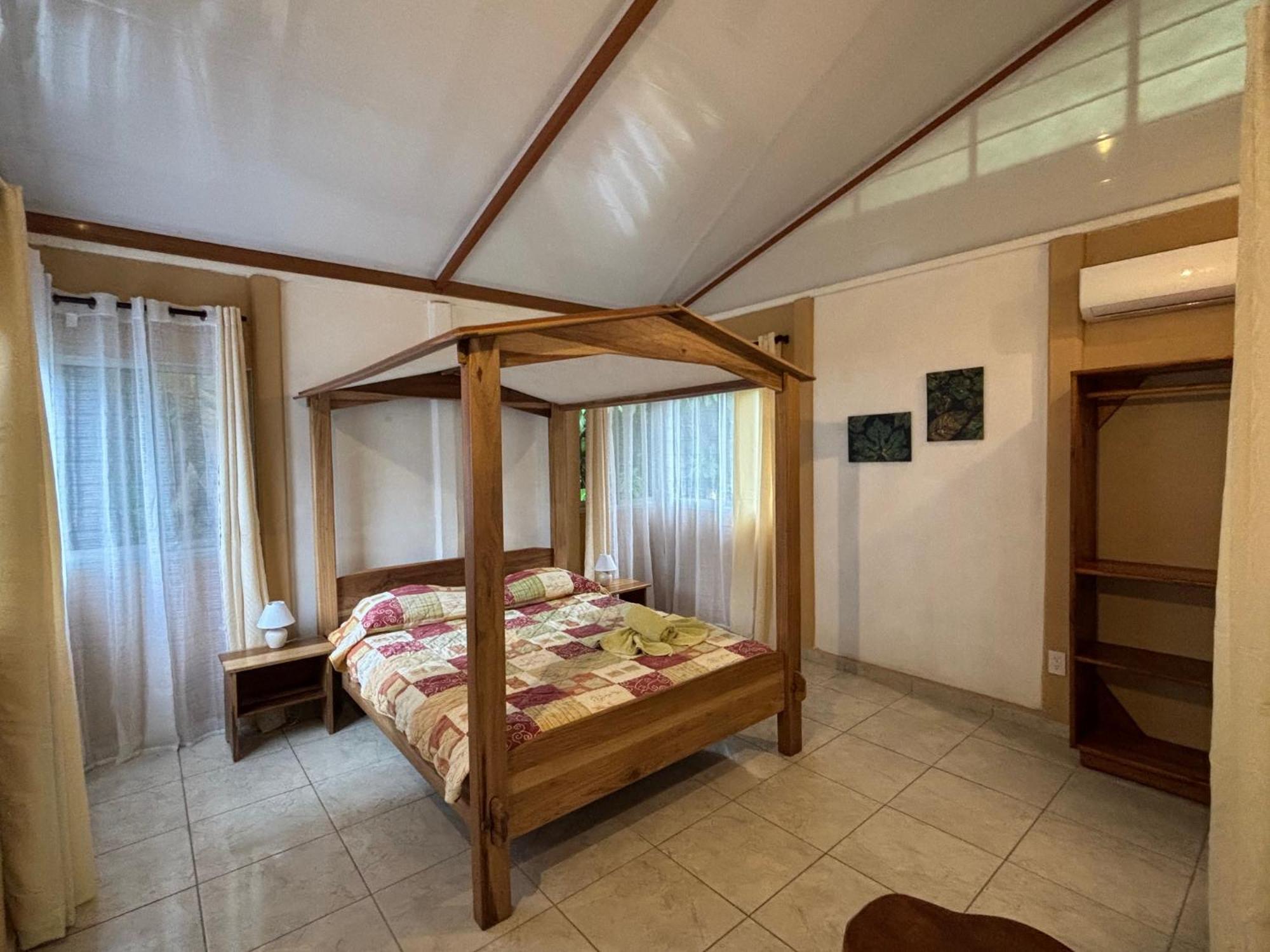 Hotel Suizo Loco Lodge & Resort Cahuita Buitenkant foto