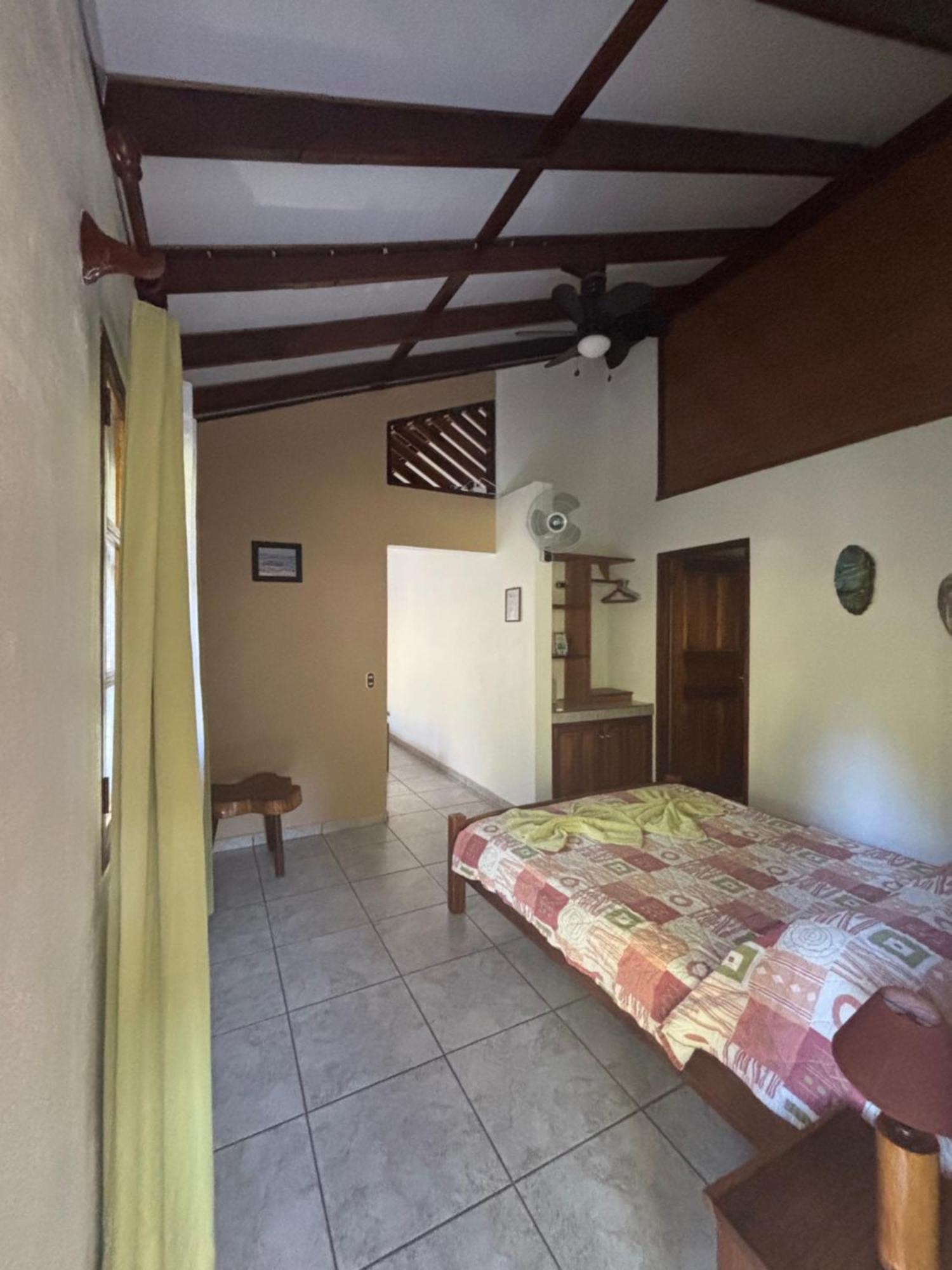 Hotel Suizo Loco Lodge & Resort Cahuita Buitenkant foto